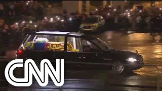 Caixão da rainha Elizabeth II chega ao Palácio de Buckingham, em Londres | CNN 360°