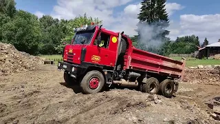 Tatra 815 T1 - výjezd ze stavby