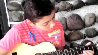 Niño de 11 años toca el condor pasa