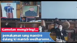 Gamelan mengiringi pemakaman sang maestro dalang ki manteb soedharsono