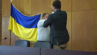Мэр украинского города и депутат киевской партии