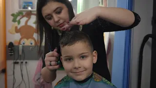 Salon fryzjerski Kataluna  - Salonik Kataluna for Kids - Strzyżenie chłopięce