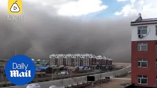Massive sandstorm sweeps into Inner Mongolia city