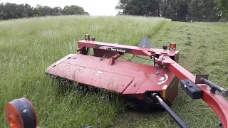 IH 966 and New Holland 1411 Mowing Hay 2019