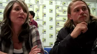 Katey Sagal & Charlie Hunnam Talk Sons of Anarchy S.3 - TVaholic.com at Comic-Con 2010