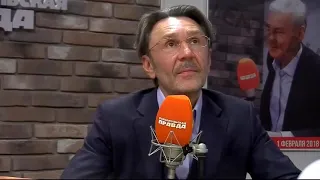 Сергей Шнуров заглянул на интервью к Тине Канделаки и теперь его карьера может быть под вопросом