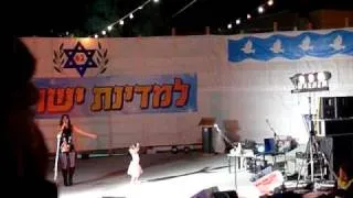 Dana International sings Hava Nagilah with Mitzpe Ramon cutie