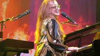 Tori Amos Gent 2017 Caught a lite sneeze   on the boundary bridge