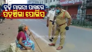 Cop Turns Good Samaritan, Extends Helping Hand To Old Woman Amid Lockdown