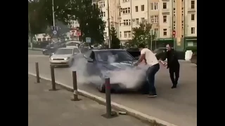 В центре Перми загорелся BMW M5