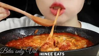 Minee Eats ||Eggs In Hell *BITES ONLY*