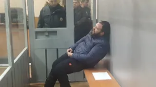 Плакав у клітці суду - підозрюваний у вбивстві 4-х рідних у Вінниці.