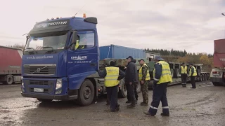 Перевозка сверхтяжёлого груза. Турбина 300 тонн для В.Тагильской ГРЭС. Чусовой 1 октября 2014 года.