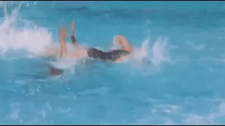 Japanese Waterpolo player swim on top of Chinese player at the Tokyo Olympics 2020