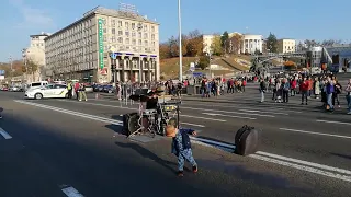 Супер уличный барабанщик на Крещатике. Киев. 20.10.2019 г.