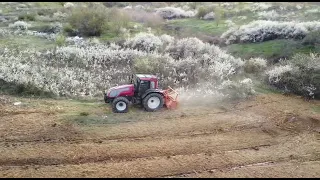 Curatare teren de vegetatie nedorita cu tractor valtra dotat cu tocator forestier Agrimaster