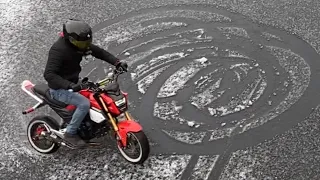 I Love To Spin At Intersections Pt.2 | Honda Grom In The Snow!