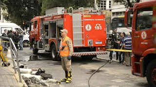 Firefighters continue their duties at Rio hospital | AFP