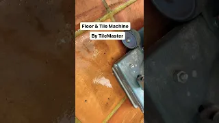 Tile floor cleaning machine