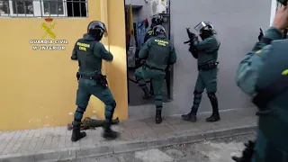 La Guardia Civil desmantela un punto de droga y detiene a 12 personas tras cuatro registros en Vícar