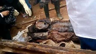 300 year old mummy founded near Vietnam | Egyptian style coffin