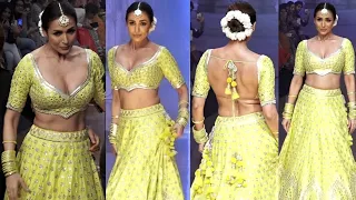 Malaika Arora Looking Gorgeous On Ramp Walk At Bombay Times Fashion Week 2022