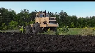 Трактор Кировец с плугом Сириус ПОМ-6+1+1. Допахиваю поле.