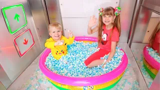 Diana and Oliver's playful inflatable pool day