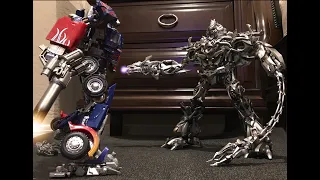 Transformers, stop motion-Optimus Prime vs Megatron.