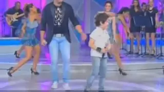 Hugo Henrique  e Cristiano Araujo cantando Efeitos Programa Raul Gil