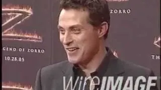 Rufus Sewell at 2005-10-16 - The Legend of Zorro Premiere1