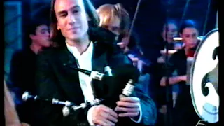 Tele5 navidad 2000, Carlos Núñez, Emilio Aragón e Banda de Gaitas de Cea