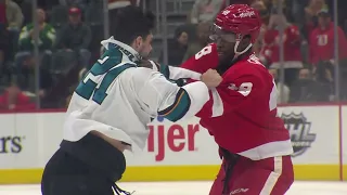 NHL Fight - Sharks @ Red Wings - Middleton vs Smith - 04/01/2022