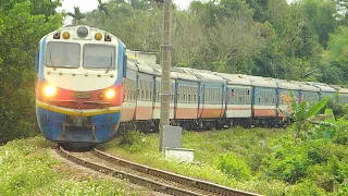 TRAINS IN VIETNAM 2020 - Đoàn tàu hỏa đi giữa mùa xuân thật đẹp - Train. Tàu lửa. Beauty train