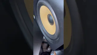 Dynaudio 18s subwoofer drivers pulsing issue.