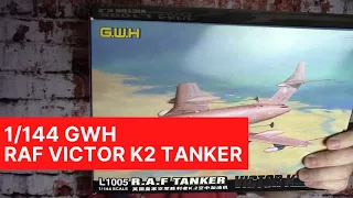 GWH 1/144 RAF Victor K2 Tanker  model kit L1005: A look inside the box