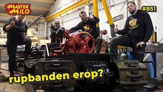 De eerste rupsbanden plaatsen onder de Volvo BV202 #851