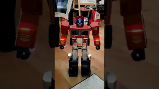 Robosen Transformer Optimus Prime