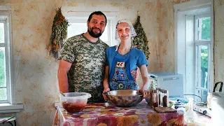 LIFE IN THE URAL HINTERLAND | NEW KITCHEN FOR KATYA | GIFTS HAVE ARRIVED | PAINTING THE ROOF