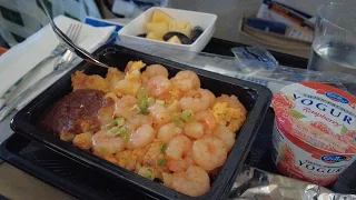 Singapore Airlines Premium Economy Seat and full of Prawn Breakfast! | SINGAPORE TO JAPAN