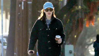 Jennifer Garner Chats With Pals During Morning School Run