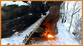 Winter Survival Shelter, Sleeping Outdoors at -21°C, Bushcraft Camping, Roasting Meat on the Fire