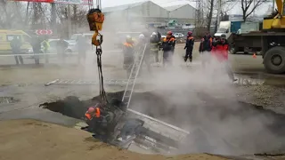 ТРАГЕДИЯ В ПЕНЗЕ!!! В ПРОВАЛ ГРУНТА С КИПЯТКОМ ТЕПЛОТРАССЫ ПРОВАЛИЛАСЬ МАШИНА - ЗАЖИВО СВАРИЛИСЬ !!!