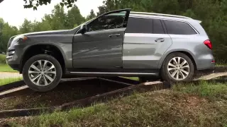 Off Road in The GL450 with narration from Mercedes-Benz expert driver.