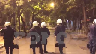 Μολότοφ κατά αστυνομικών στα Εξάρχεια