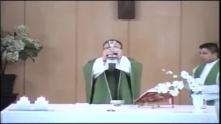 ¡VIDEO IMPACTANTE! ESTE SACERDOTE SI VIVE LA EUCARÍSTICA CON AMOR DE DIOS