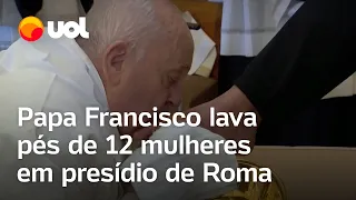 Papa Francisco lava, seca e beija os pés de 12 mulheres em presídio de Roma em rito de Páscoa