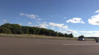 Uncut flyby Bugatti Veyron Vitesse vs BMW S1000 RR
