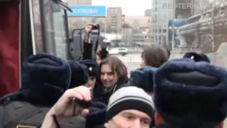 Милиция разгоняет протестующих во время выступления Путина