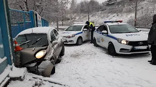 "Ниссан" влетел в ворота "Спартака"